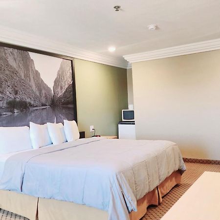 Super 8 By Wyndham Temple I-35 Hotel Bagian luar foto