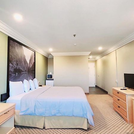 Super 8 By Wyndham Temple I-35 Hotel Bagian luar foto
