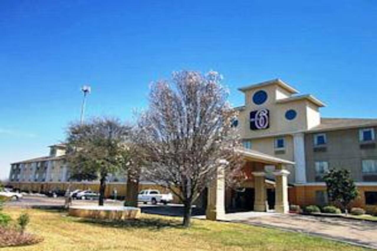 Super 8 By Wyndham Temple I-35 Hotel Bagian luar foto