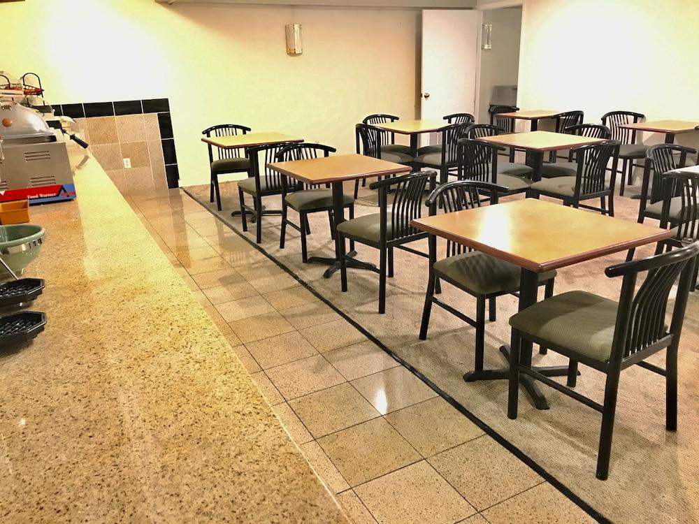 Super 8 By Wyndham Temple I-35 Hotel Bagian luar foto