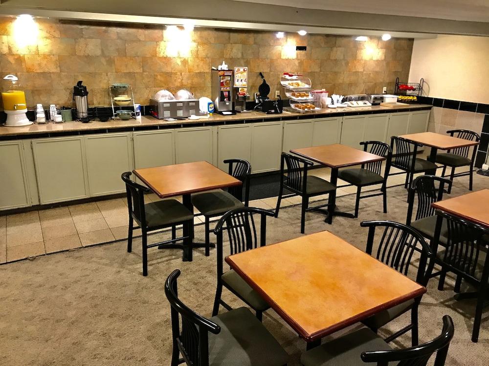 Super 8 By Wyndham Temple I-35 Hotel Bagian luar foto