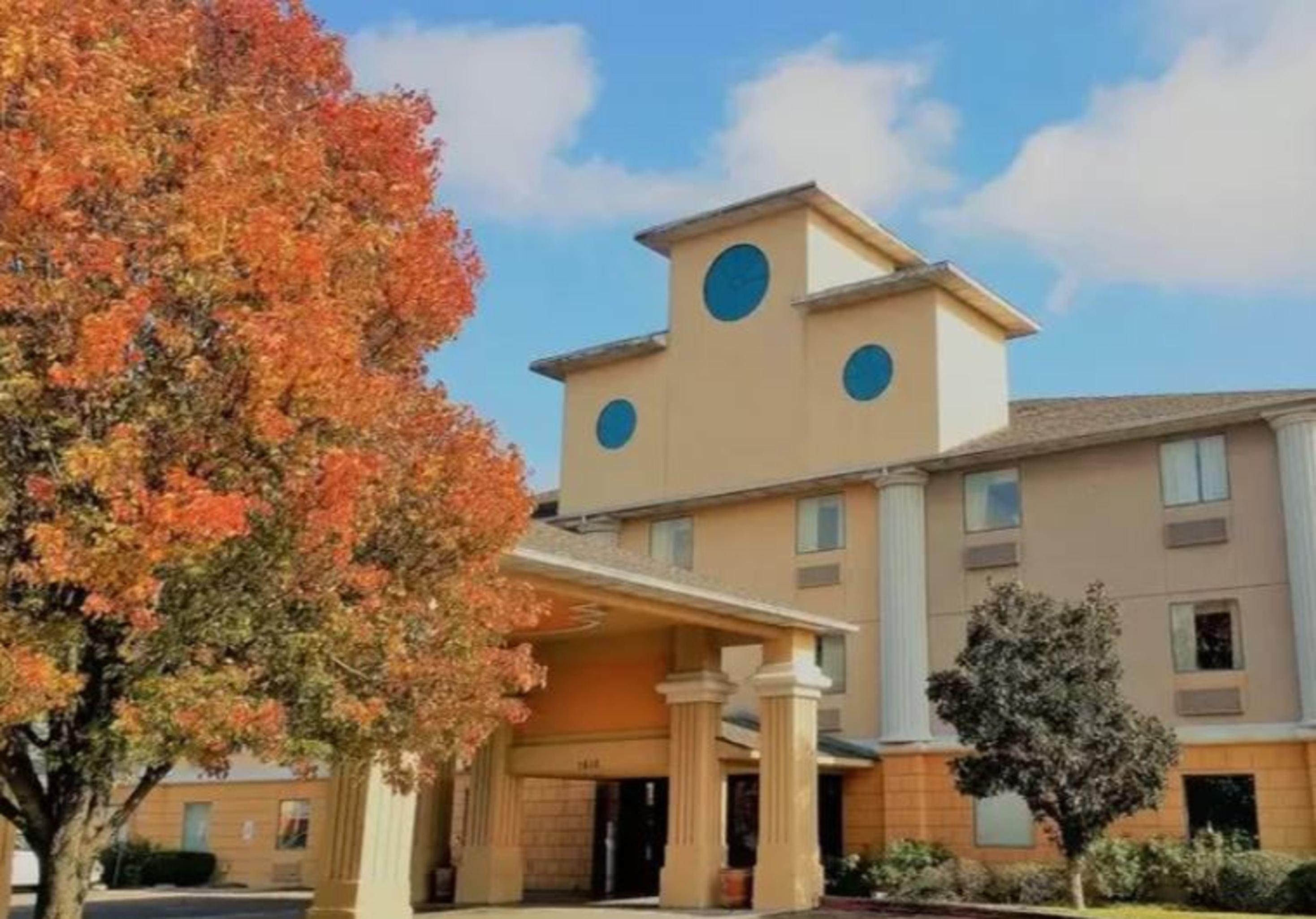 Super 8 By Wyndham Temple I-35 Hotel Bagian luar foto