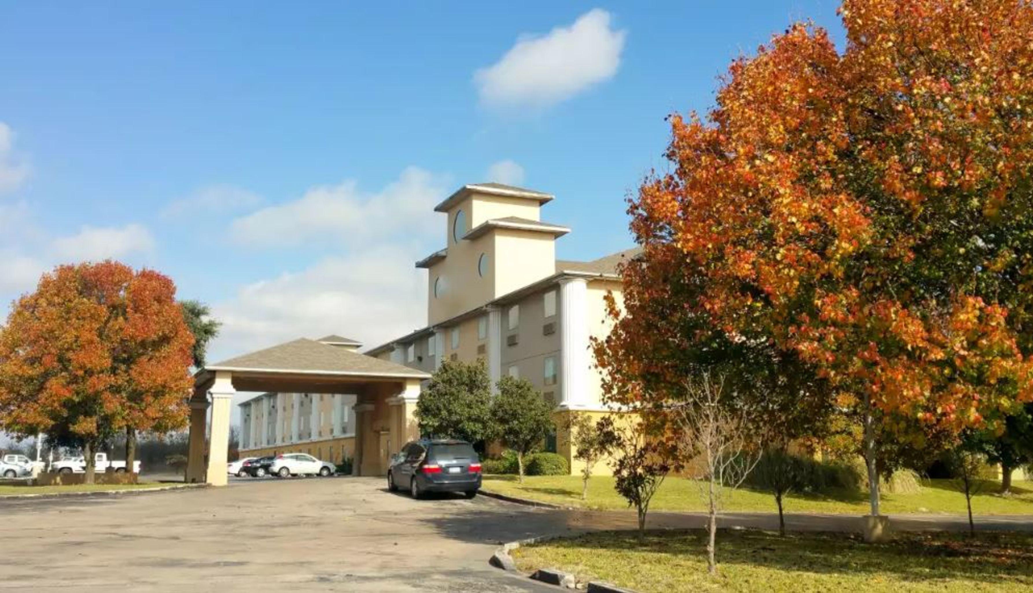 Super 8 By Wyndham Temple I-35 Hotel Bagian luar foto