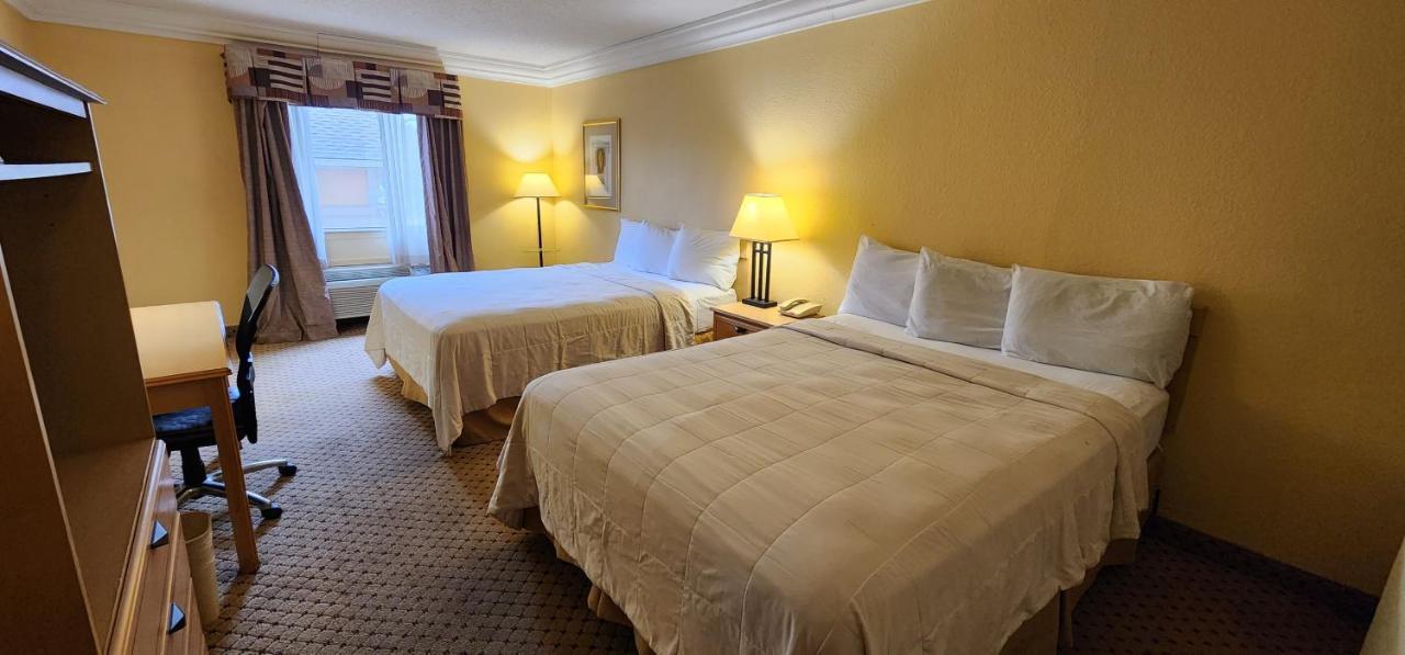 Super 8 By Wyndham Temple I-35 Hotel Bagian luar foto